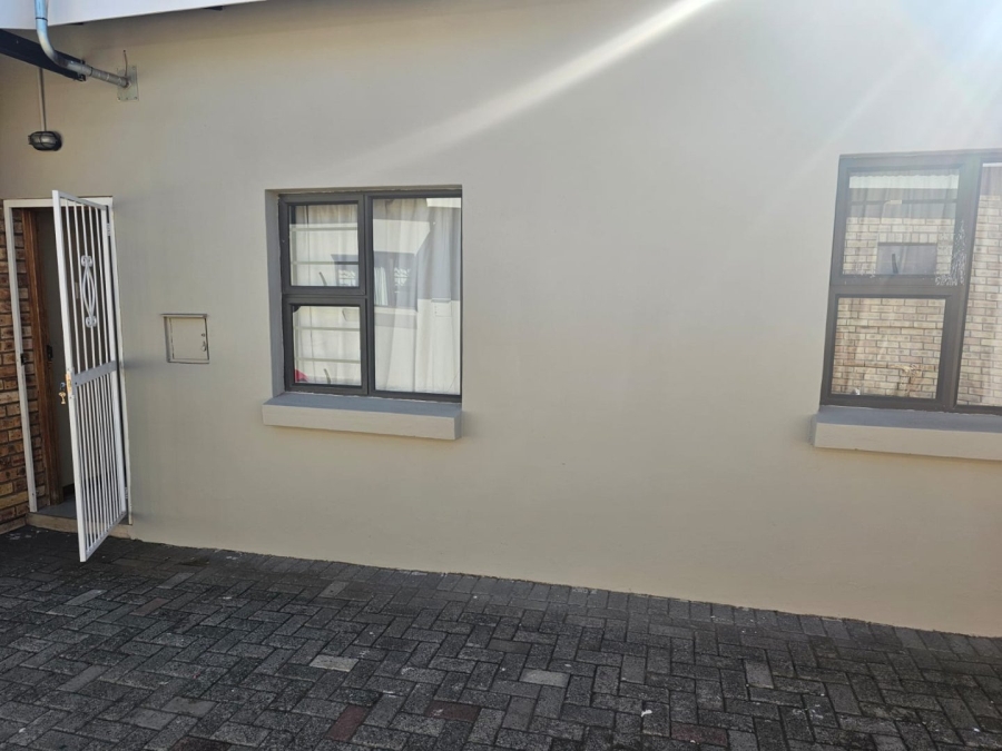 1 Bedroom Property for Sale in Rhodesdene Northern Cape